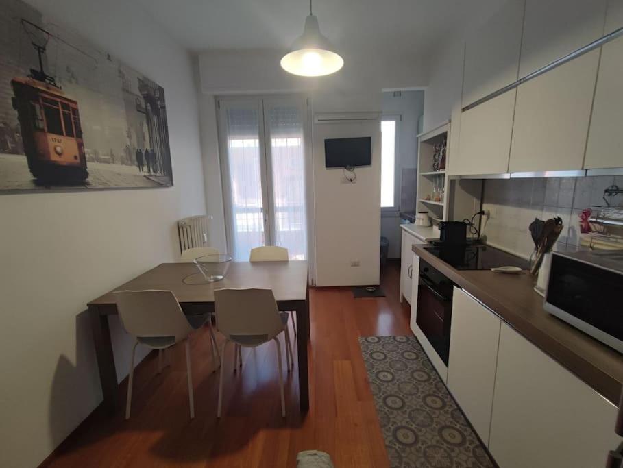 Esplora Comodamente E Poi Riposa Tranquillo Appartamento Milano